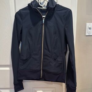 Women's NAVY Lululemon Jacket (no inner liner) in excellent condition. Sz 4